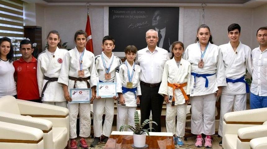 Başkan Kayda, Judocuları &Ouml;d&uuml;llendirdi