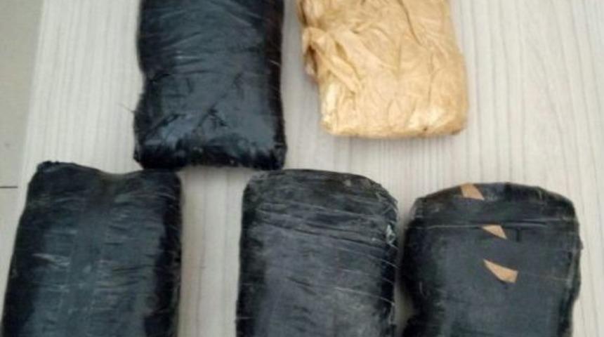 Operasyon D&uuml;zenlenen Otomobilde 2,5 Kilo Eroin Ele Ge&ccedil;irildi