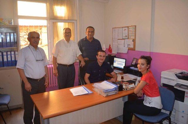 Kula&rsquo;da &Ouml;ğrenciler İ&ccedil;in Tercih B&uuml;roları Kuruldu 3