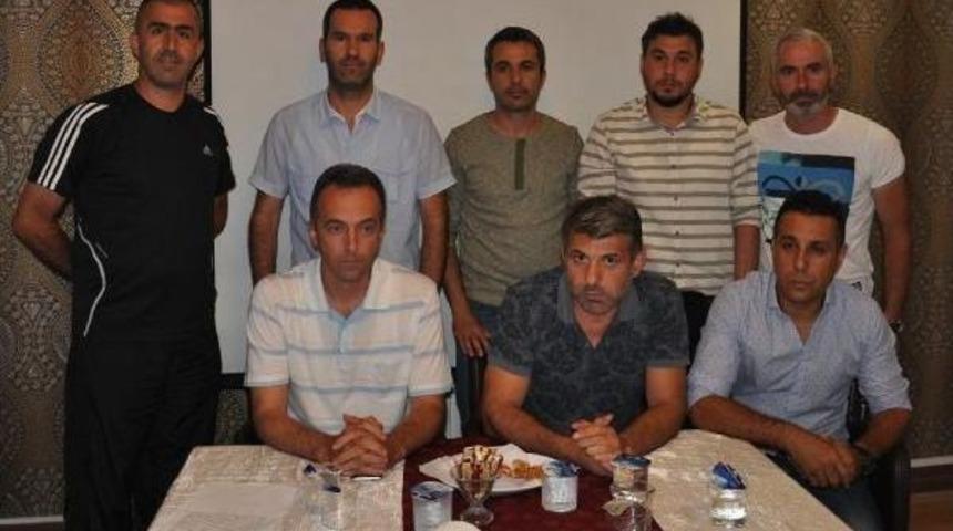 Kadroya Almadığı Oyuncunun Yakınları Tarafından D&ouml;v&uuml;len Antren&ouml;r Istifa Etti