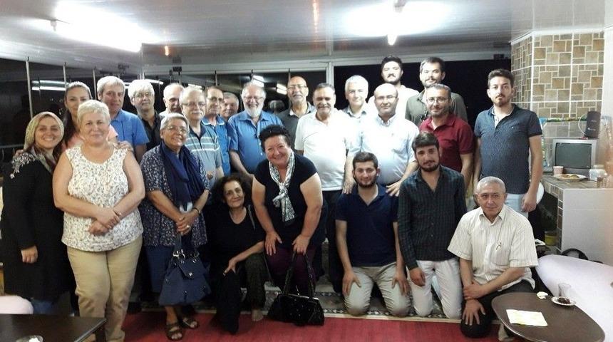 &Uuml;nl&uuml; Yazar İskender &Ouml;ks&uuml;z, Balıkesirli Yazarlarla Buluştu