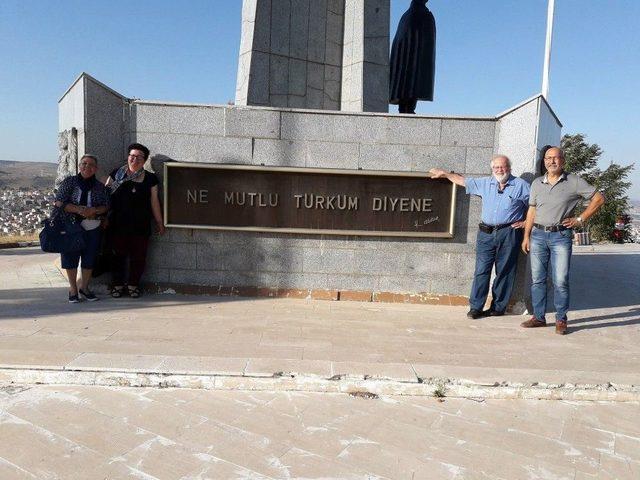 Ünlü Yazar İskender Öksüz, Balıkesirli Yazarlarla Buluştu