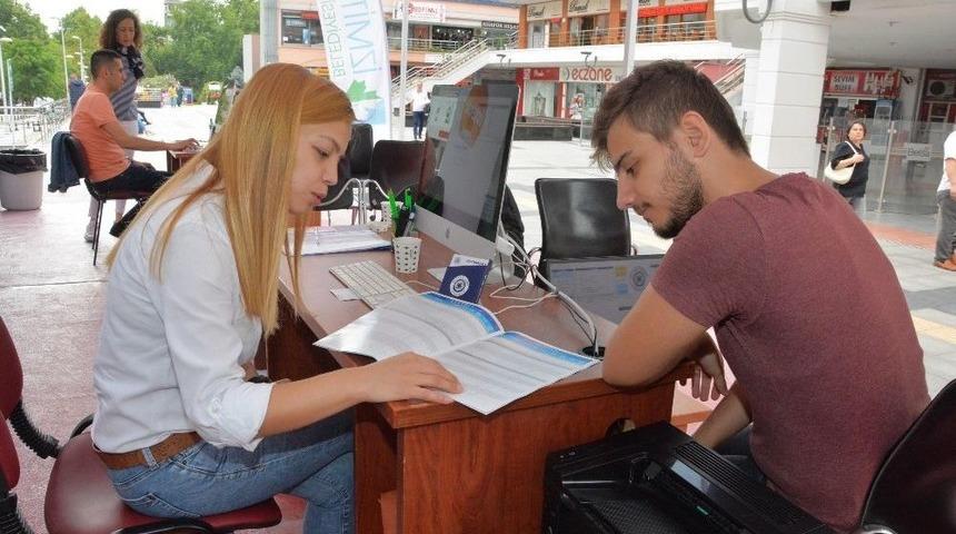 İzmit Belediyesi &Ouml;ğrencilere Danışmanlık Hizmeti Veriyor
