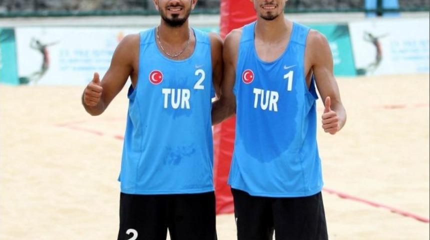 Milliler Plaj Voleyboluna Galibiyetle Başladı