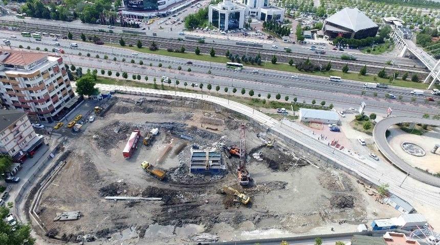 Kent Meydanı Ve Katlı Otopark İ&ccedil;in İstinat Duvarı Yapılıyor