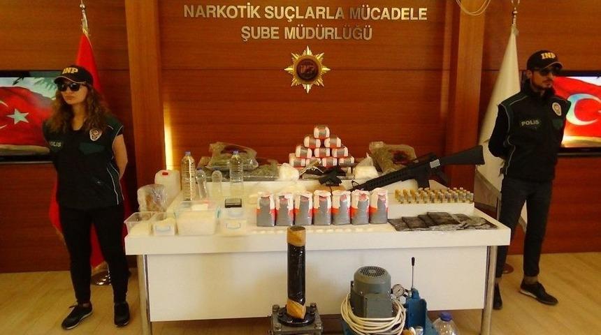 Uyuşturucu Tacirleri Sattıkları Zehirleri &lsquo;un&rsquo; Paketine Gizlemişler