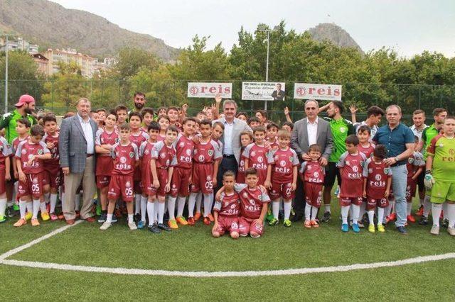 Amasya Belediyespor’dan 200 Çocuğa Futbol Eğitimi