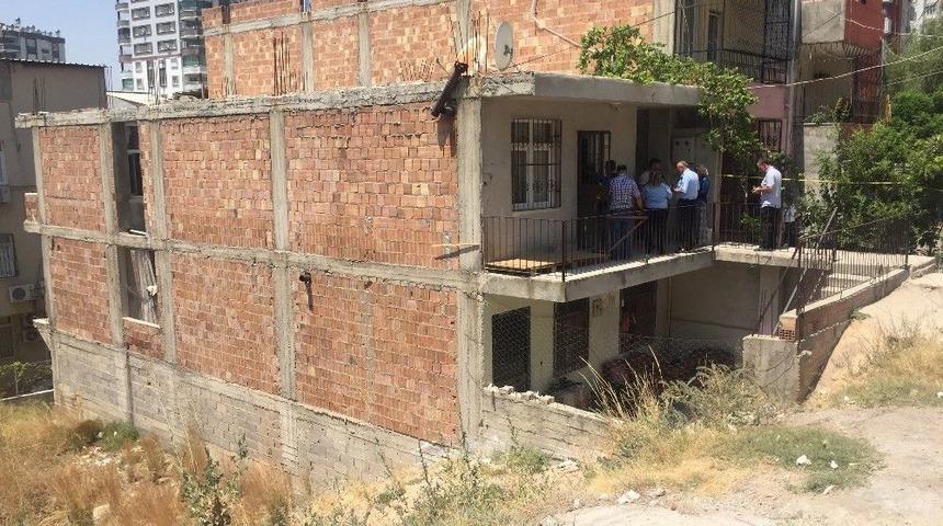 Boşandığı Eşini Bı&ccedil;aklayıp Tabancayla &Ouml;ld&uuml;rd&uuml;