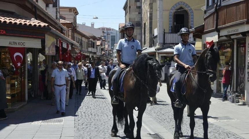 Tarihi &Ccedil;arşılar Kanun Bekliyor