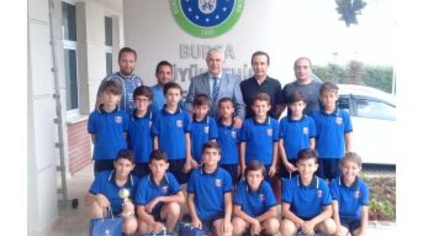 Şampiyon Miniklerden Anlamlı Ziyaret