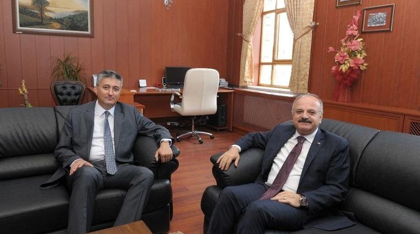 Vali &Ccedil;akacak, İdare Mahkemesi Başkanı &Ouml;zdemir&rsquo;e İade-i Ziyarette Bulundu