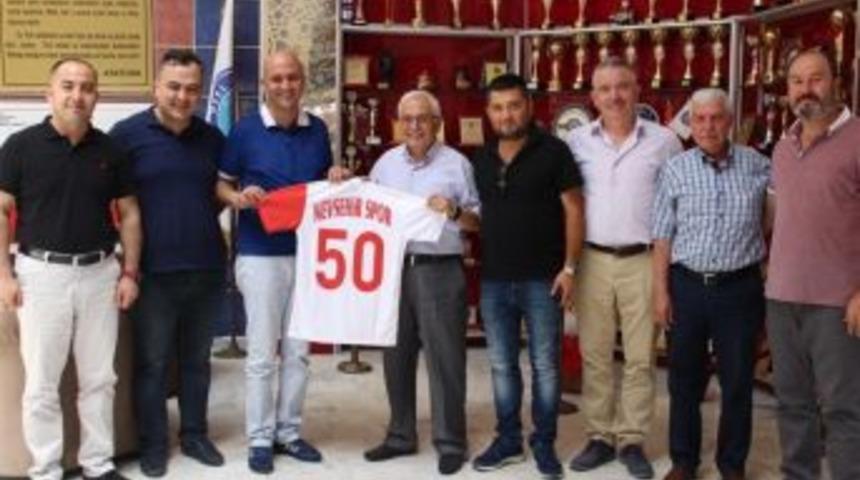 Altınyıldız Kolejinden Nevşehirspora Destek