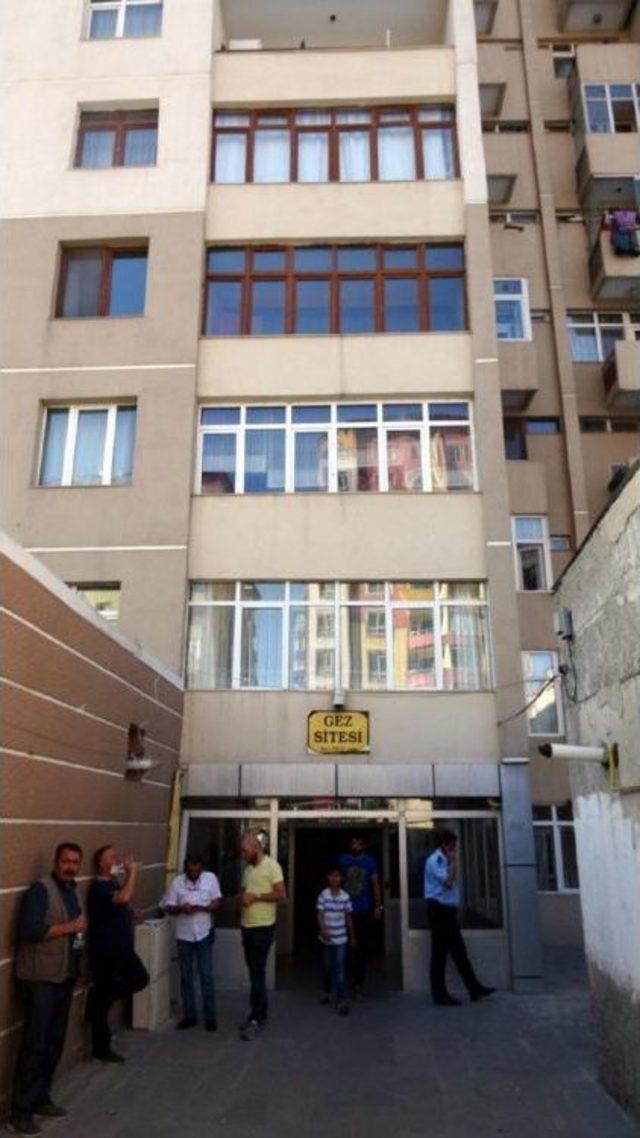 Emekli Kütüphane Müdürü Evinde Ölü Bulundu 2