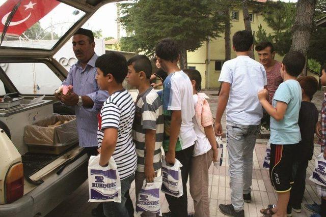 Kuran Kursu Öğrencilerine Bisiklet Hediye Edildi