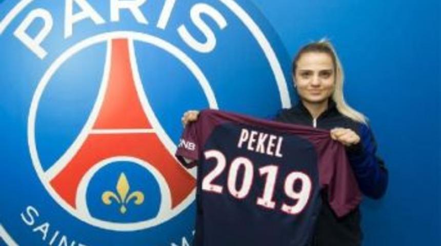 Kadın Milli Futbolcu Melike Pekel Psg'ye Transfer Oldu