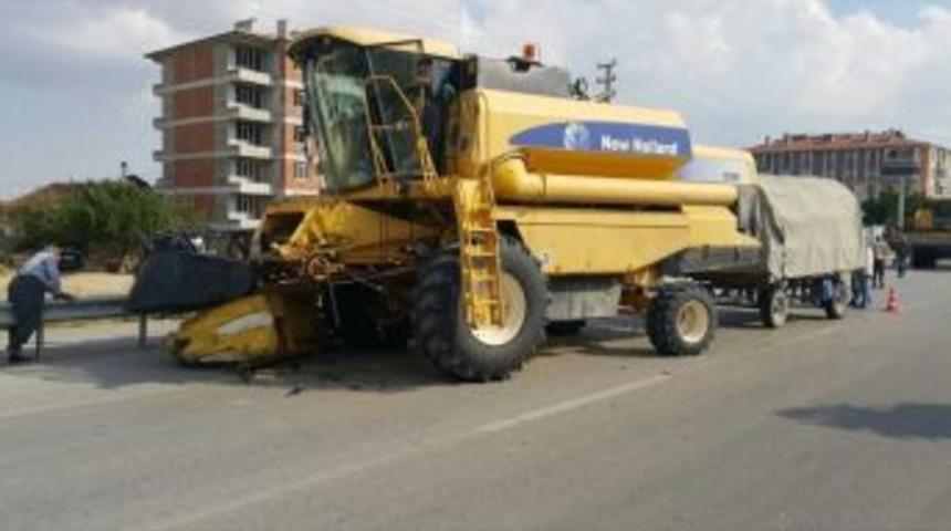 Bi&ccedil;erd&ouml;verle &Ccedil;arpışan Kamyonetteki Kişi Yaralandı