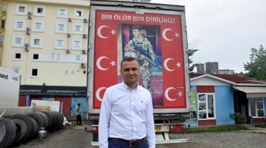 Şehit &Ouml;ğretmenin Fotoğrafını Asarken Silahlı Saldırıya Uğrayan Işadamı &Ouml;zer O Anları Anlattı