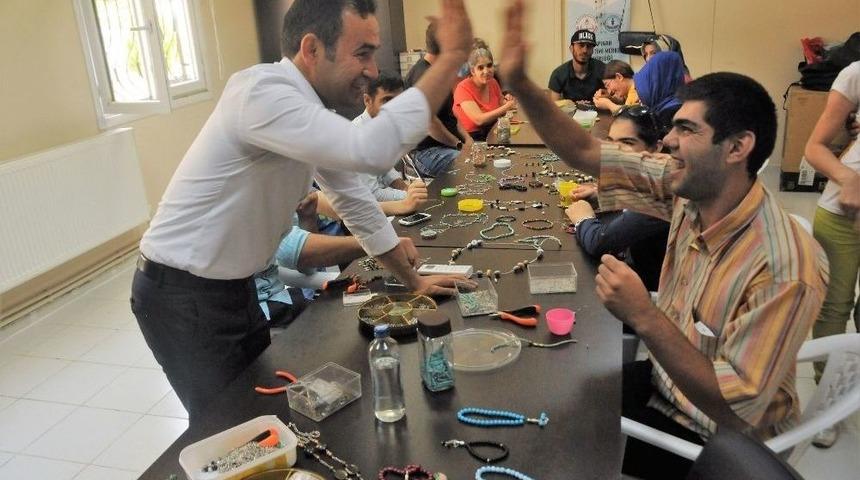 Kayapınar&rsquo;da Engellilere Y&uuml;zme Kursu