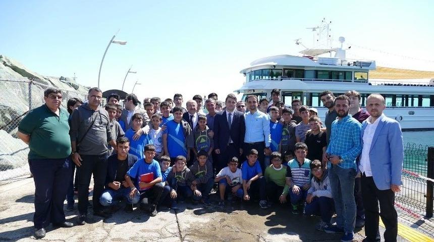 Başkan Gümrükçüoğlu Güneydoğulu Öğrencileri Ağırladı