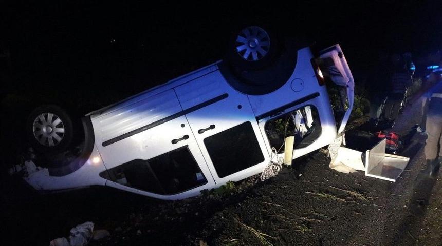 Suriyelileri Taşıyan Ara&ccedil; Takla Attı: 9 Yaralı