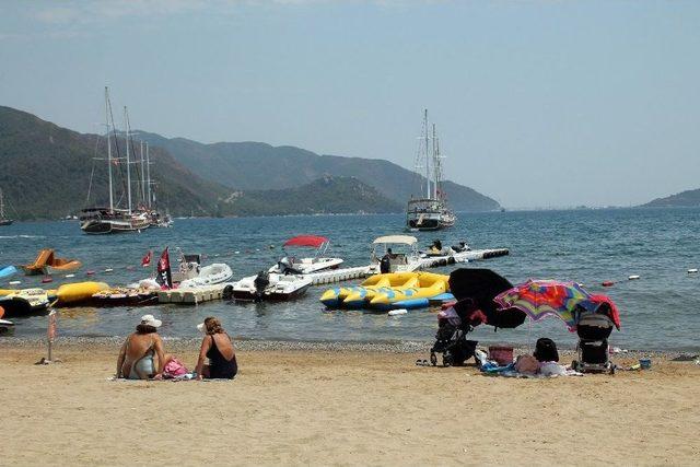 Marmaris’te Sıcak Hava Sahilleri Doldurdu