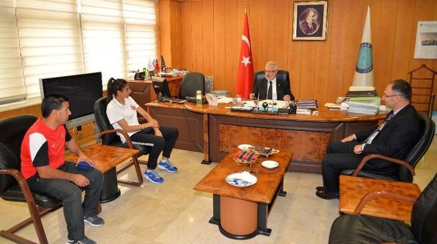 Rekt&ouml;r Ulcay, D&uuml;nya İkincisi Hatice&rsquo;yi Ağırladı