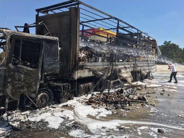 Tır'da Çıkan Yangın Akaryakıt Istasyonuna Sıçramadan Söndürüldü