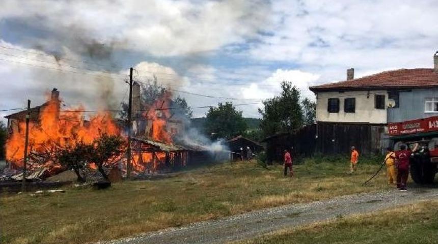 Karab&uuml;k'te Ev Yangınına Helikopterli M&uuml;dahale