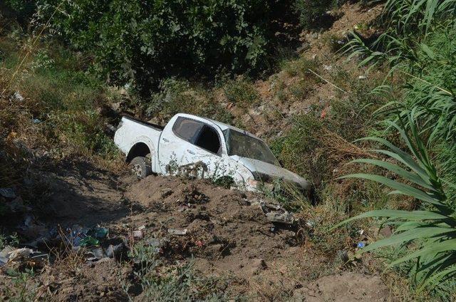 Pazara Giden Araç Uçurumdan Yuvarlandı 3 Yaralı