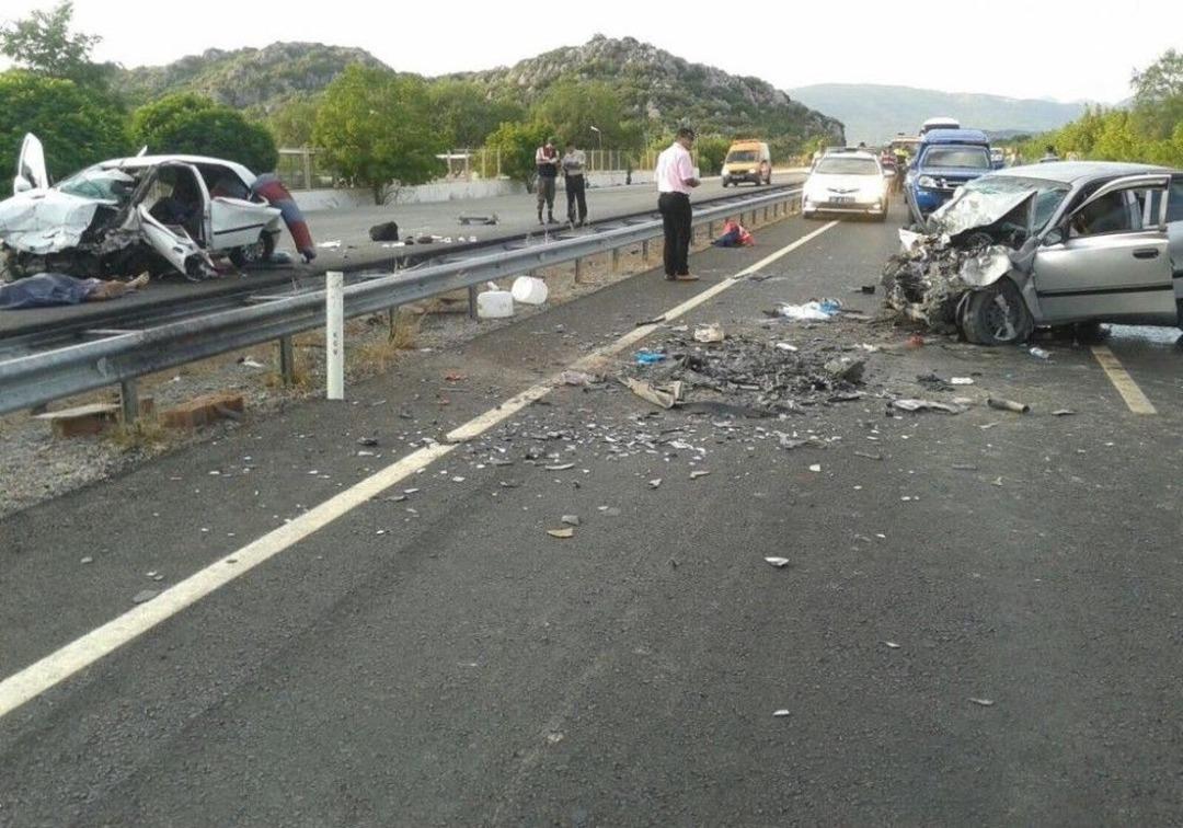 Antalya&rsquo;da 4 Kişinin &Ouml;ld&uuml;ğ&uuml; Kazadan Dram &Ccedil;ıktı