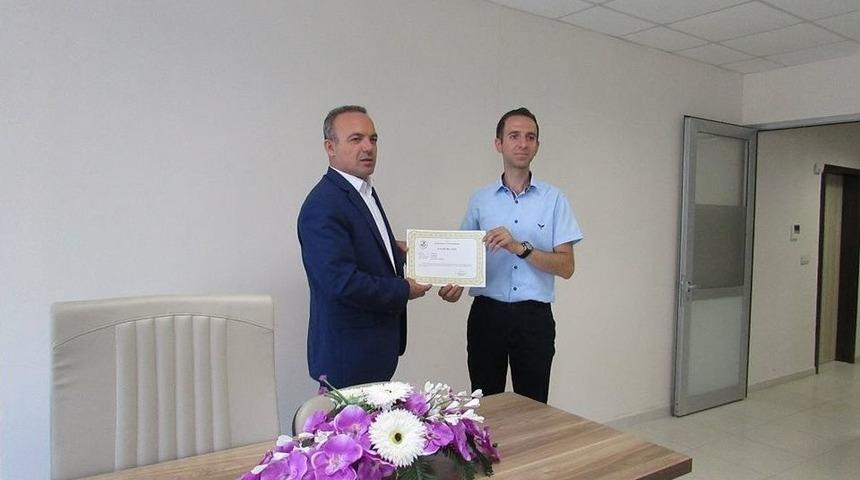 Burhaniye&rsquo;de Kaymakam &Ouml;ner, Başarılı Eğitimcileri &Ouml;d&uuml;llendirdi