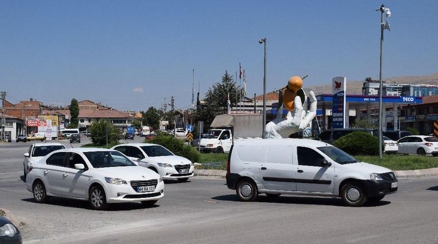 Mahalle Sakinleri Tehlike Sa&ccedil;an Kavşak İ&ccedil;in &Ccedil;&ouml;z&uuml;m Bekliyor