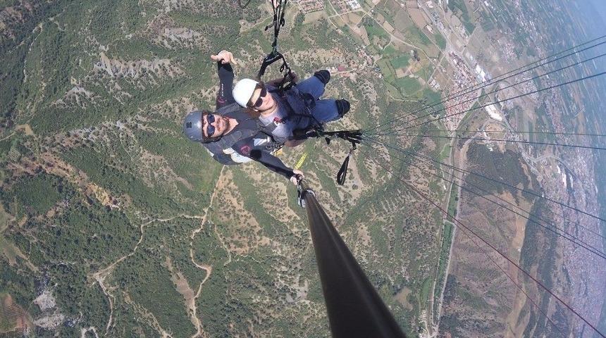 Salihli&rsquo;de Yama&ccedil; Paraş&uuml;t&uuml; Keyfi Başladı