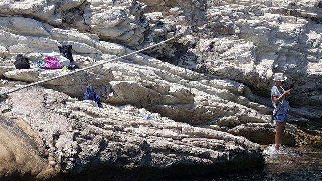 Maceracı Rus Turistleri Kayalıklarda Gören Telefona Sarılıyor 2