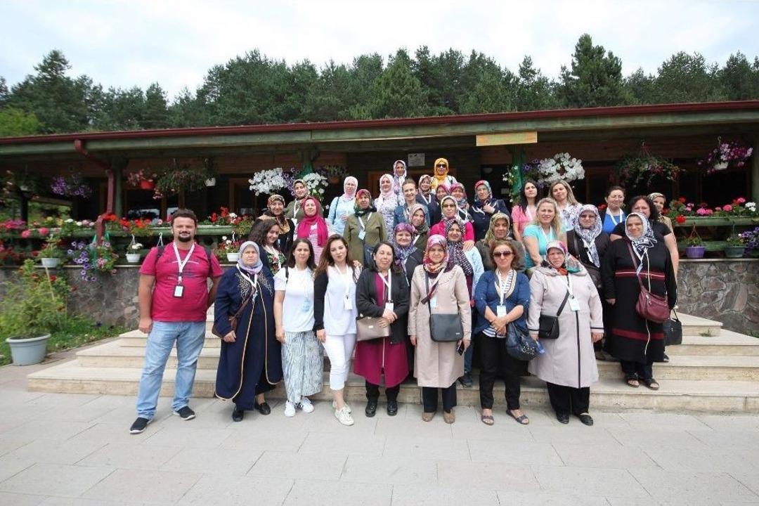 Boz&uuml;y&uuml;k Belediyesi Bolu Abant Gezilerine Devam Ediyor