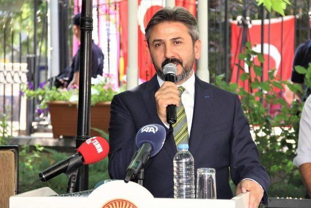 Eski Bakan’dan ‘kahramanlar’ Sergisi