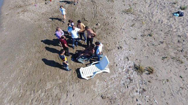 Boğulma Tehlikesi Geçiren Genci Vatandaşlar Kurtardı