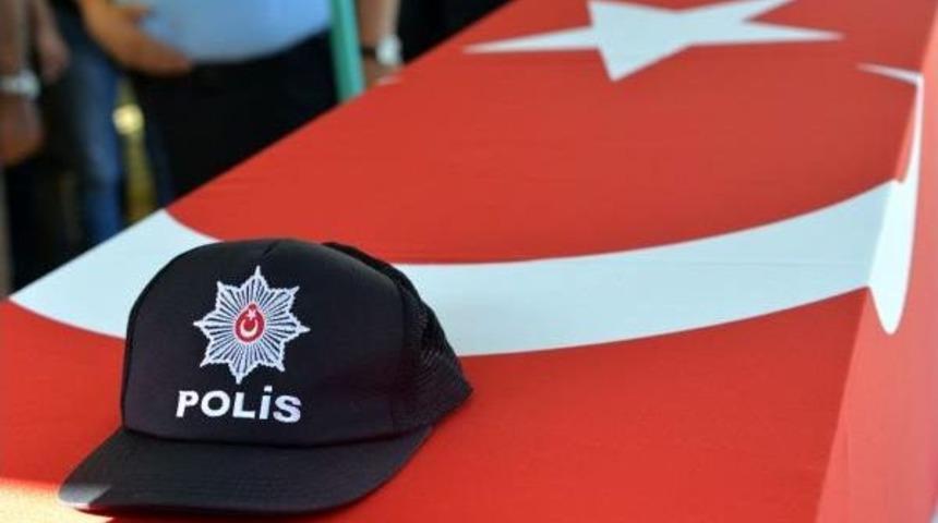 'şaka Kurşunu' Kurbanı Polisin Cenazesi Toprağa Verildi