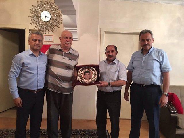 Kurum M&uuml;d&uuml;rlerinden Şehit Ailelerine Ziyaret 1