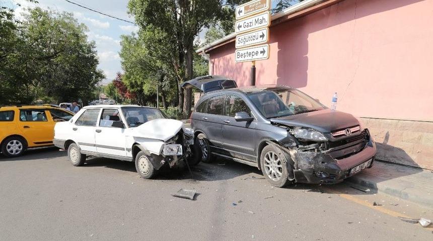 Başkent&rsquo;te Trafik Kazası: 2 Yaralı