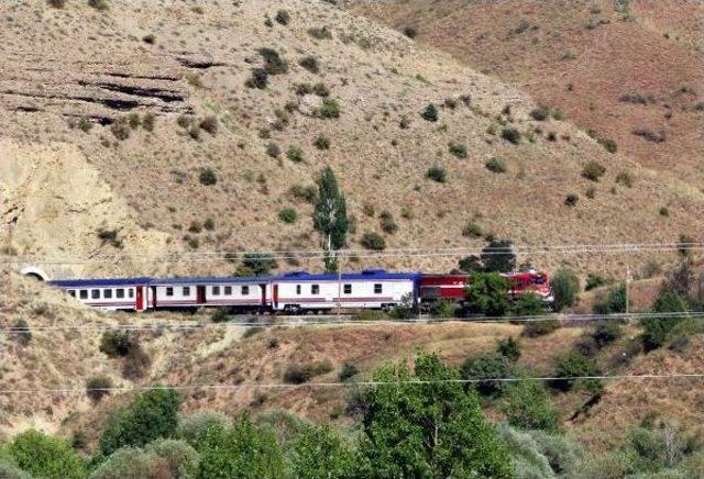 Erzincan’Da Demir Yolunda Bombalı Tuzak Son Anda Fark Edildi