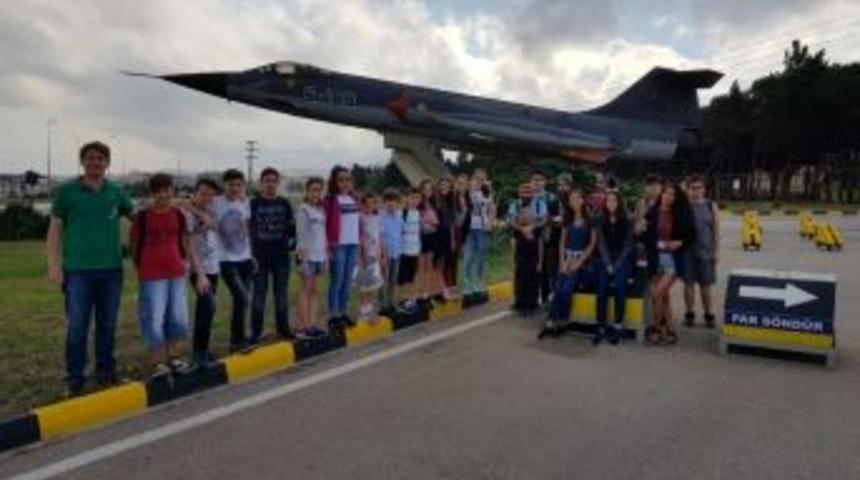 60 &Ccedil;ocuk 6&rsquo;ıncı Ana Jet &Uuml;st&uuml;nde F-16 Sim&uuml;lasyonuyla Deneyim Yaşadı