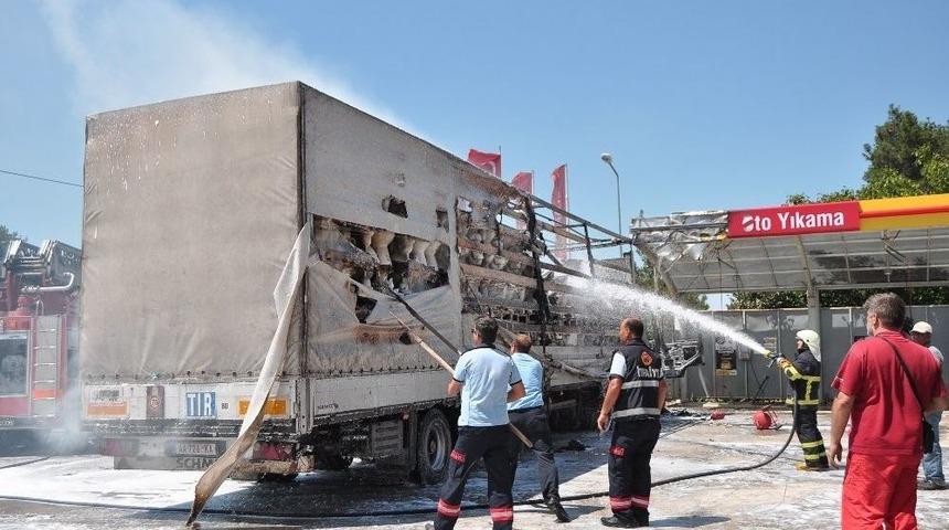 Akaryakıt İstasyonunda Faciadan D&ouml;n&uuml;ld&uuml;!