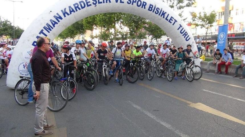 Doğu Ve G&uuml;neydoğu Anadolu&rsquo;da Kardeşlik Ve Spor Turnuvaları D&uuml;zelendi