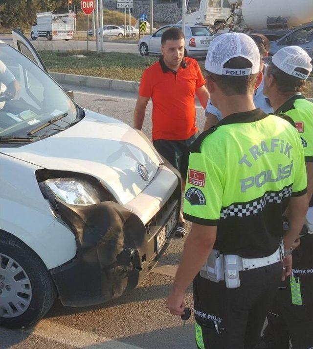 Samsun’da Kamyonet İle Motosiklet Çarpıştı: 2 Yaralı