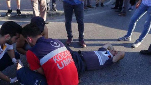 Hafif Ticari Ara&ccedil; Motosikletle &Ccedil;arpıştı: 2 Yaralı 1