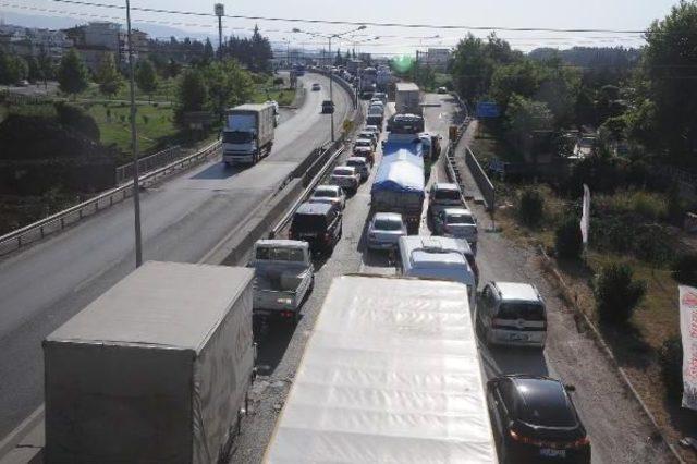 Yalova- İzmit Karayolundaki Çalışma Nedeniyle Trafik Yoğunluğu