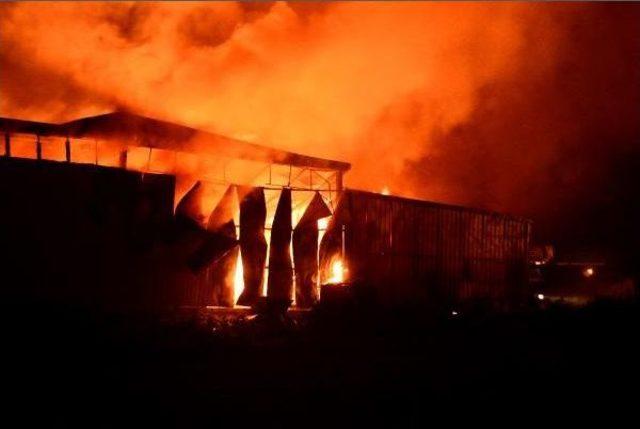 Mobilya Fabrikası Yangında K&uuml;le D&ouml;nd&uuml; 3