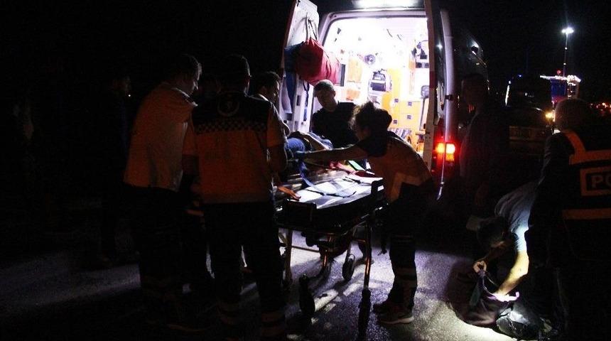 Otomobiller Kafa Kafaya &Ccedil;arpıştı: 4 Yaralı