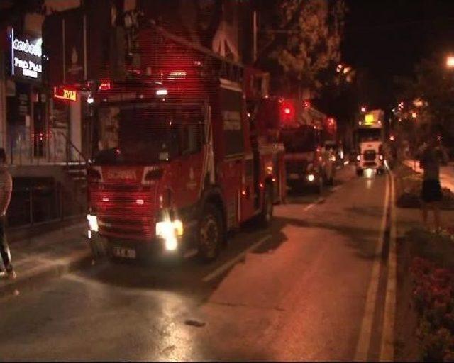 Kadıköy de Çıkan Yangın Mahalleliyi Sokağa Döktü 1